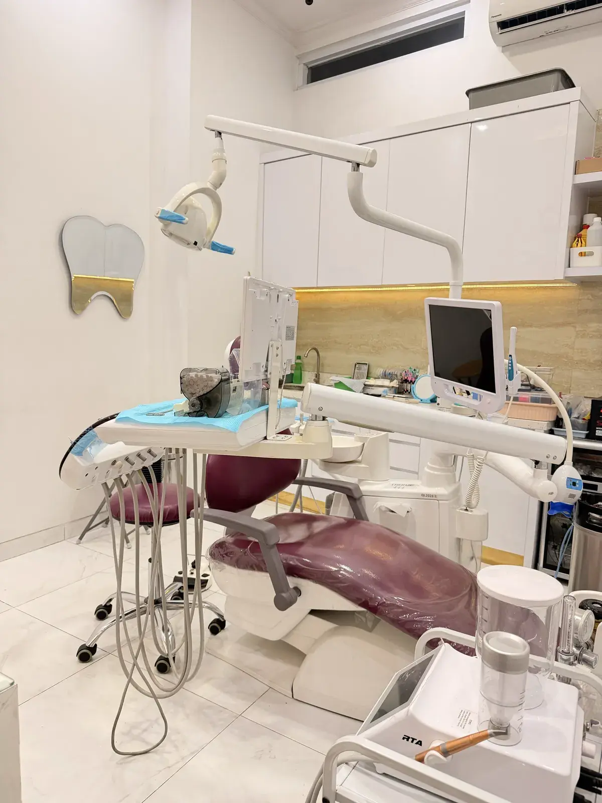 Room treatment 2 di lantai bawah One Dental Clinic Serang