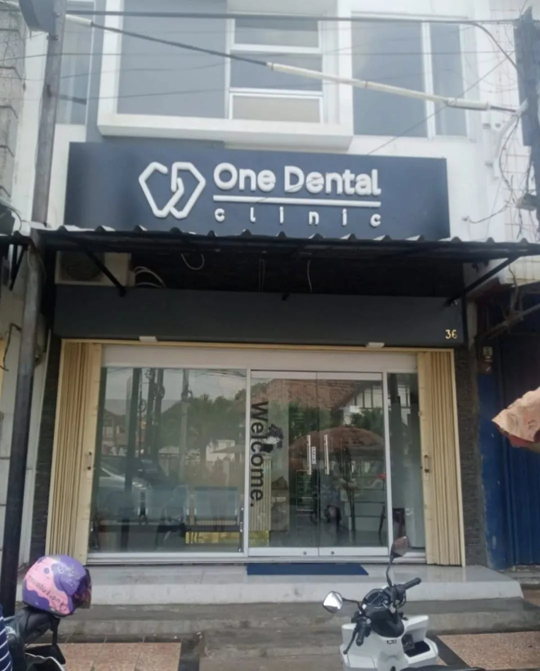 Bagian depan One Dental Clinic, klinik gigi di Jl. Mayor Safei No. 36 Serang