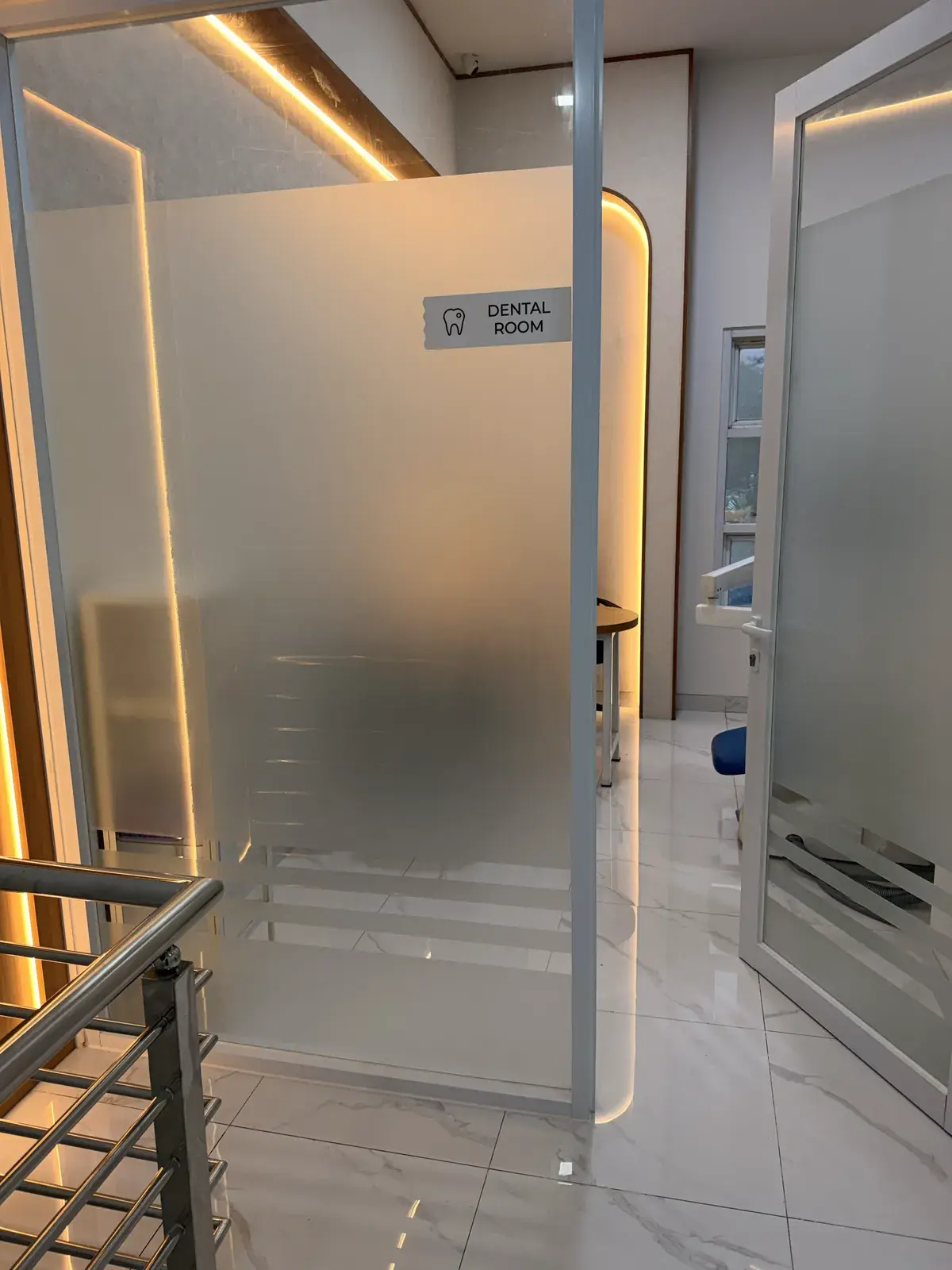 Pintu masuk ruang perawatan One Dental Clinic Serang
